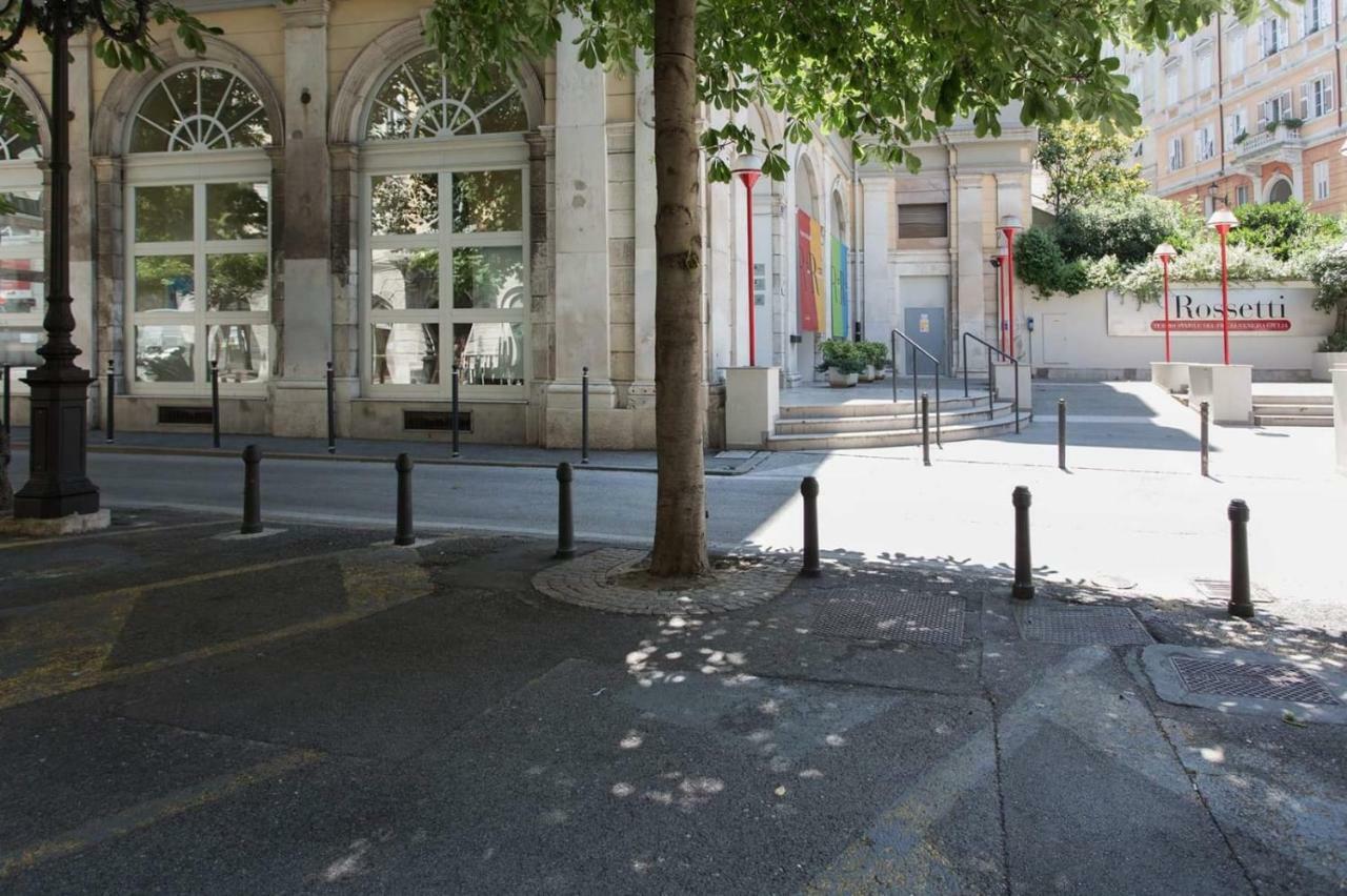 ホテル Centro Citta Teatro トリエステ エクステリア 写真